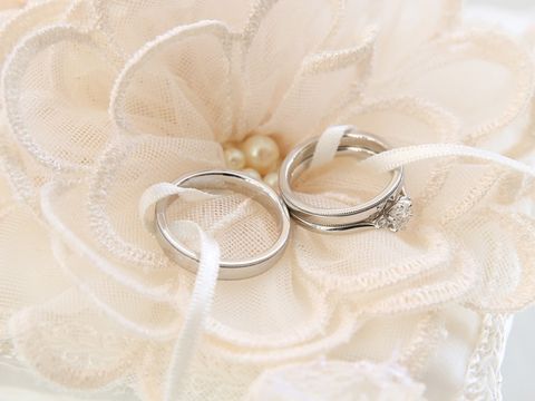 【LUCIE(ルシエ)の口コミ】 パッと見た印象はシンプルだけど、ふちにミル打ち加工が施されているデザ…