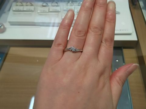 【ESTELLE(エステール)の口コミ】 看板で見て以前から可愛いと思っていました。スコープで見ると桜の花びら…