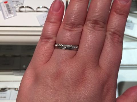【アイプリモ(I-PRIMO)の口コミ】 シンプルで細身の指輪で2mm幅の指輪はアイプリモでしか見ませんでした。ラ…