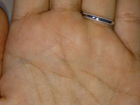 【ジュエリースタジオ プラスターの口コミ】 子供みたいな話になりますが、結婚相手の婚約指輪を購入する際になぜ男性…