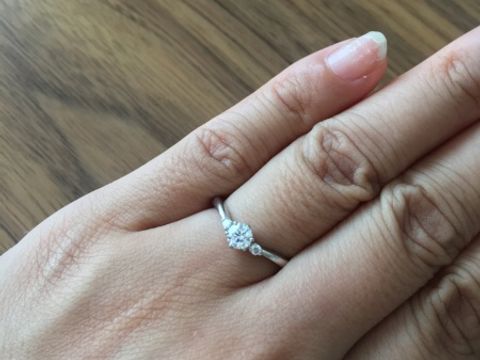 【アイプリモ(I-PRIMO)の口コミ】 指が太めの私は、少しでも細く見えるようにV字のデザインにすることを決め…