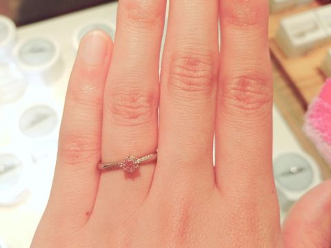 【PORTADA(ポルターダ)の口コミ】 アンティーク調で可愛いイメージのデザインでした。
リングがストレートな…