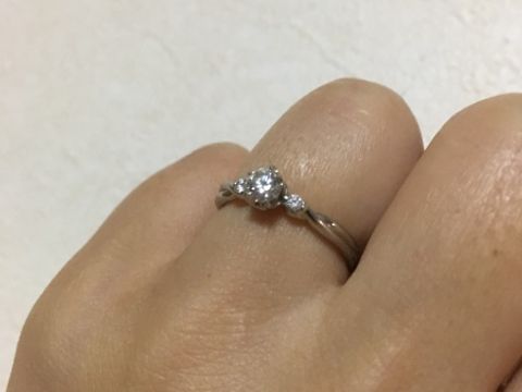 【ギンザタナカブライダル(GINZA TANAKA BRIDAL)の口コミ】 台座が付いていなくて、結婚後も外出する時には着けられたらいいと思い、…