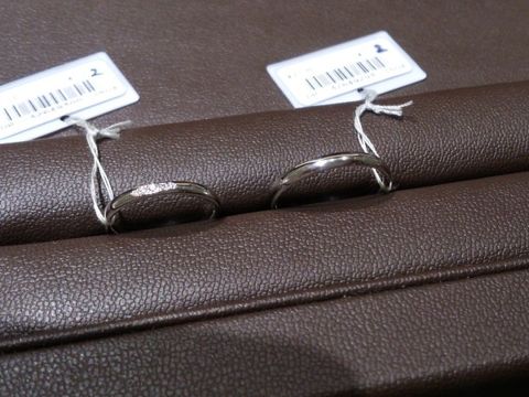 【アイプリモ(I-PRIMO)の口コミ】 シンプルなストレートタイプのリングで、女性用には中央に5石のダイヤモン…