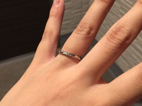 【銀座ダイヤモンドシライシの口コミ】 カーブがきいており、ダイヤモンドも散りばめられているため、とても上品…