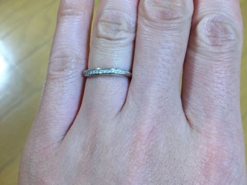 【4℃ BRIDAL(ヨンドシーブライダル)の口コミ】 旦那さんがデザインをとても気に入っていて、私はストレートラインが良か…