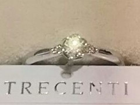 【TRECENTI(トレセンテ)の口コミ】 花モチーフの大変可愛らしいデザインなので、躊躇される方もいるそうです…