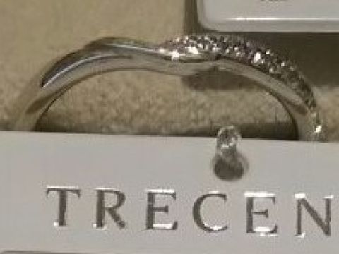 【TRECENTI(トレセンテ)の口コミ】 フローラシリーズのストレートタイプの結婚指輪と重ねづけできるものを、…