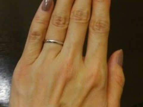 【ヴァン クリーフ＆アーペル(Van Cleef & Arpels)の口コミ】 シンプルで定番の結婚指輪。ヴァンクリーフなので品質も安心。結構細めで…