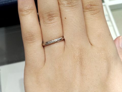 【銀座ダイヤモンドシライシの口コミ】 普段指輪を付けないので指輪に関してまったく知識がなく、初歩の初歩から…