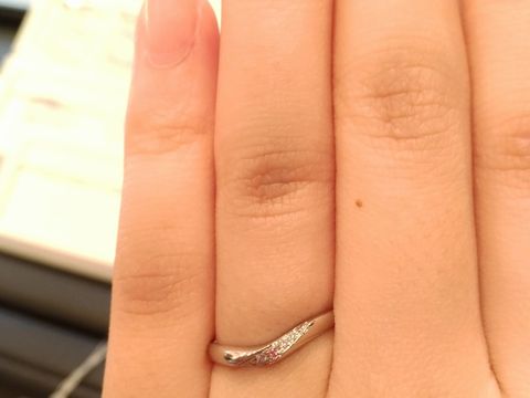 【Ginza Rim(銀座リム)の口コミ】 白ダイヤ５つのデザインだったのですが、そのうちの１石をピンクダイヤモ…