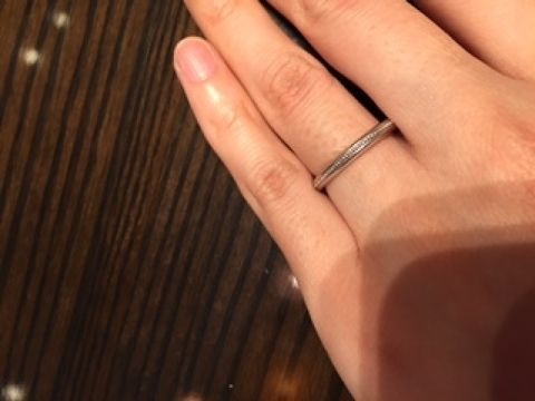 【ケイウノ ブライダル(K.UNO BRIDAL)の口コミ】 ディズニーが好きな方にはぴったりの指輪だと思います。
私は年齢的に少し…