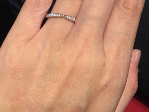 【銀座ダイヤモンドシライシの口コミ】 1つ1つの輝きが綺麗なダイヤモンドが表面にびっちりしきつめられておりす…