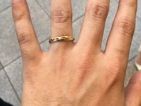 【ケイウノ ブライダル(K.UNO BRIDAL)の口コミ】 金と銀が入り混じっていて綺麗。はちみつが垂れたような見た目はほかにな…