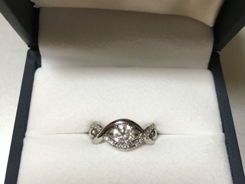 【FOREVERMARK(フォーエバーマーク)の口コミ】 彼女と見に行ったが、決め手は誕生日とカラット数が一緒だったことと普段…