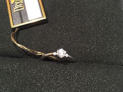 【HOSHI no SUNA 星の砂(ほしのすな)の口コミ】 こちらのブランドの特徴として、リング部分と石部分をバラバラに選んで一…