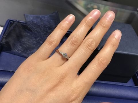 【銀座ダイヤモンドシライシの口コミ】 たくさん試着させて頂き、自分の思っていたダイヤモンドの大きさと、周り…