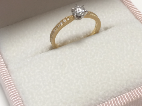 【Love Bond(ラブボンド)の口コミ】 ダイヤモンドの品質や大きさを選べて、注文できるということが一番の決め…