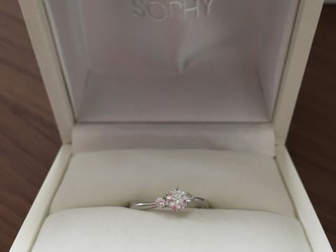 【HOSHI no SUNA 星の砂(ほしのすな)の口コミ】 ダイヤの大きさがほど良く、派手すぎず、値段もお手頃で、輝きが綺麗な為…