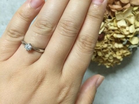 【カオキ　ダイヤモンド専門卸直営店の口コミ】 プロポーズ用にダイヤは実物で土台はシルバーで作っていただき、サプライ…