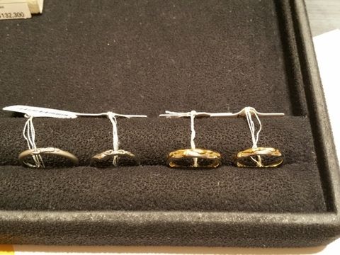 【ケイウノ ブライダル(K.UNO BRIDAL)の口コミ】 プラチナとゴールドを組み合わせてゴールドではちみつの垂れる感じを表現…