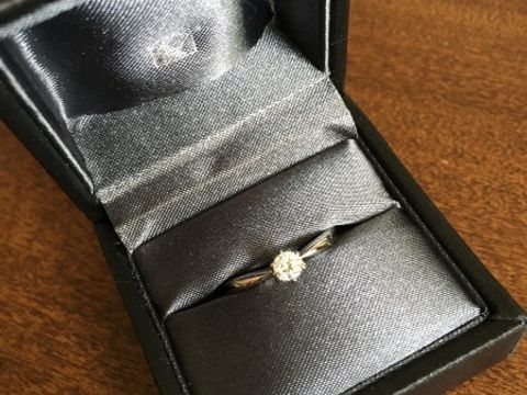 【ラザール ダイヤモンド(LAZARE DIAMOND)の口コミ】 ダイヤモンドのカットが綺麗だったこと。普段アクセサリーをつけなくても…