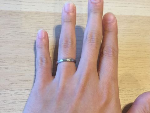 【JEWELRY  KAMATA(ジュエリーかまた)の口コミ】 シンプルな指輪を探していました。色々な指輪を見るなかでマットカラーの…