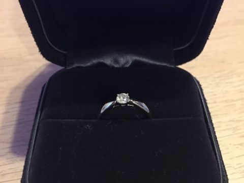 【ティファニー(Tiffany & Co.)の口コミ】 婚約指輪は絶対にTiffanyと決めていました。昔から憧れがあり、プロポーズ…