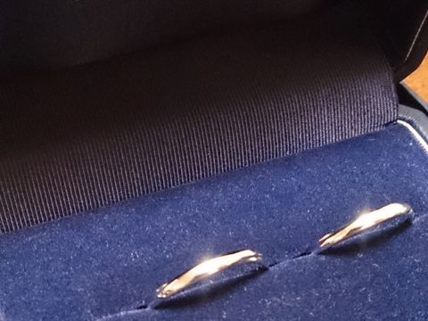 【銀座ダイヤモンドシライシの口コミ】 一貫してシンプルなデザインのもので探していました。最初はストレートの…