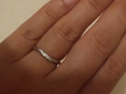 【4℃ BRIDAL(ヨンドシーブライダル)の口コミ】 マリッジリングはずっと身につけるものなので、デザインがシンプルで指輪…