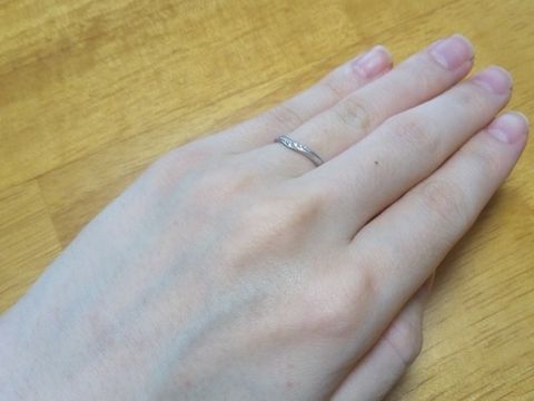 【canal4℃(カナルヨンドシー)の口コミ】 結婚指輪は、控えめで普段使いしやすいデザインのものを探していたので、…