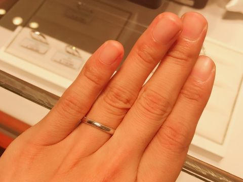 【銀座ダイヤモンドシライシの口コミ】 母の結婚指輪がミル打ちだったこともあり候補の一つとして試着しました。
…