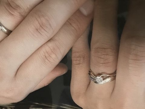 【杢目金屋(もくめがねや)の口コミ】 セットリングのため、重ね付けした際の一体感が味わえます。写真では婚約…