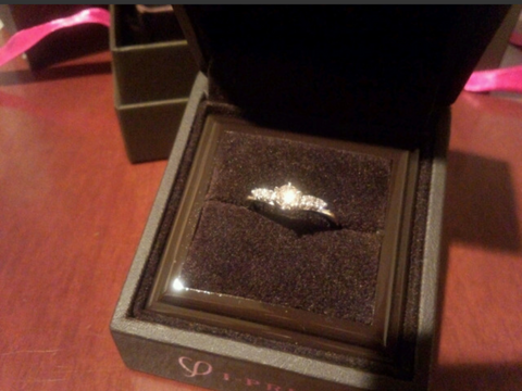 【アイプリモ(I-PRIMO)の口コミ】 ダイヤを主人が指輪のデザインを自分で選びました。とにかくキラキラで華…