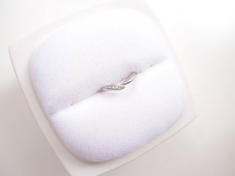 【俄(にわか)の口コミ】 桜をモチーフにして優しい雰囲気なのと、Vの字のデザインが素敵でした。毎…