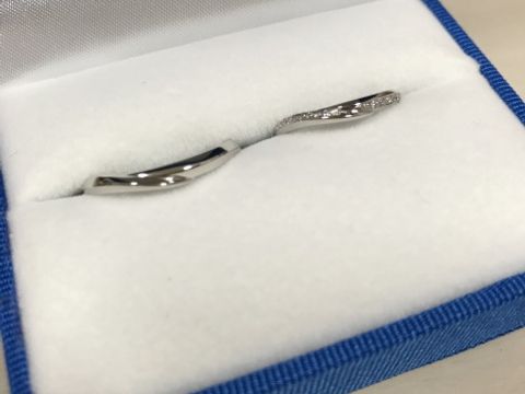 【GALA JEWELRY(ガラジュエリー)の口コミ】 婚約指輪に沿うデザインだったこと、メレダイヤがしっかり入ってキラキラ…