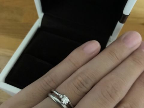 【アイプリモ(I-PRIMO)の口コミ】 本来は婚約指輪は買わない予定でしたが、彼が用意してくれました。
指輪は…
