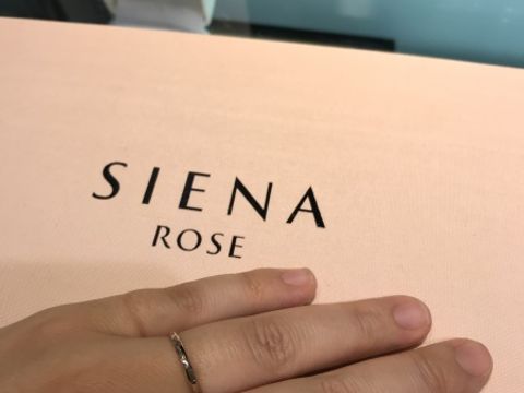 【SIENAROSE(シエナロゼ)の口コミ】 １つ１つ手作りなので個性があり他の人とかぶることはないと思います。
マ…