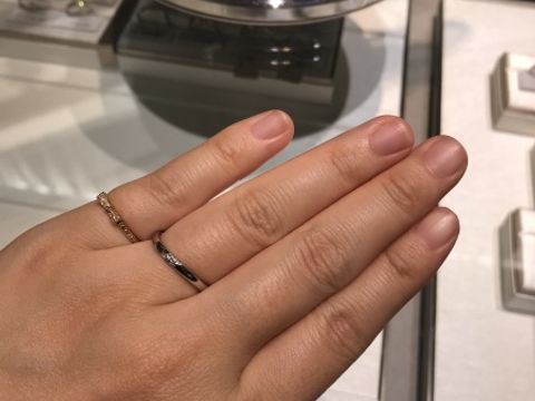 【アイプリモ(I-PRIMO)の口コミ】 緩やかにウエーブしていて、短く太い私の指でも綺麗につけることができま…