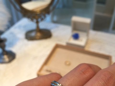 【Enasoluna(エナソルーナ)の口コミ】 探し始めた当初はこちらの指輪が気になっていました。
エンゲージとマリッ…