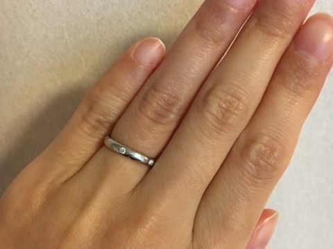 【ヴァン クリーフ＆アーペル(Van Cleef & Arpels)の口コミ】 色々なタイプのリングを試着しましたが、毎日身に付けることを考えてシン…
