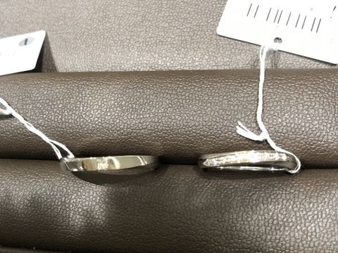 【アイプリモ(I-PRIMO)の口コミ】 ゆるやかなウェーブで左手薬指専用みたいです。
ひっかかりのないデザイン…