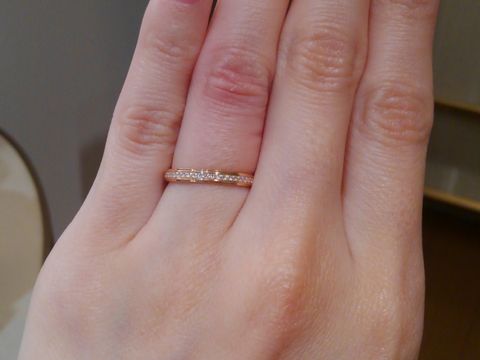 【カルティエ(Cartier)の口コミ】 手持ちのアクセサリーがゴールド、ピンクゴールドばかりなので、相性の良…