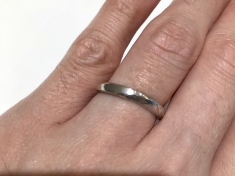 【杢目金屋(もくめがねや)の口コミ】 とても変わった指輪で、素材はプラチナなのですが木目の模様が入っていま…