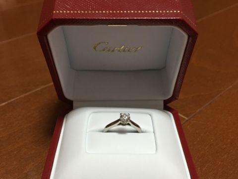 【カルティエ(Cartier)の口コミ】 シンプルで飽きのこないデザインの婚約指輪を探していました。1粒ダイアの…