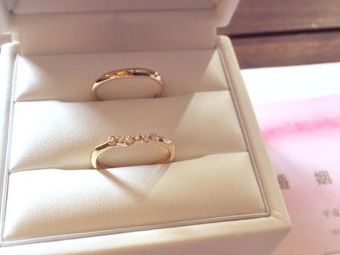 【CAFERING(カフェリング)の口コミ】 このリングの緩やかな曲線がエンゲージリングとぴったり重なって可愛かっ…