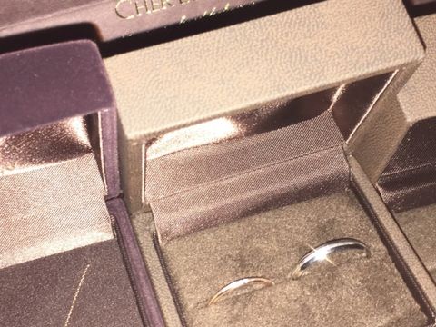【CHER LUV(シェールラブ)の口コミ】 ミル打ちと小さなダイヤ３つのデザインに惹かれました。婚約指輪もシェー…