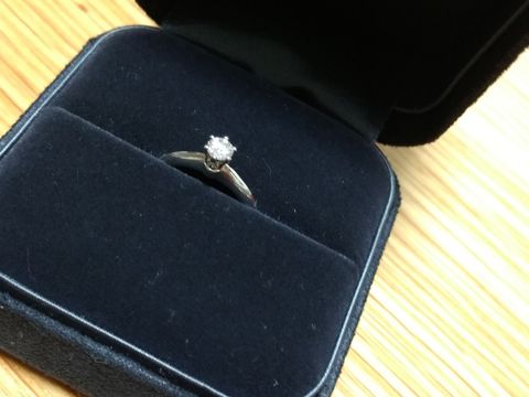 【ティファニー(Tiffany & Co.)の口コミ】 夫がサプライズで用意してくれました。私自身は結婚指輪と重ね付けしやす…