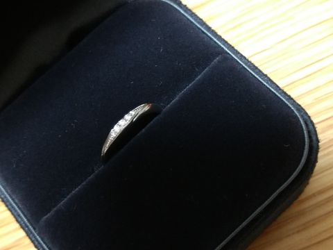 【宝寿堂(ほうじゅどう)の口コミ】 当初、結婚指輪は石のないシンプルなものを考えていましたが、店員さんの…