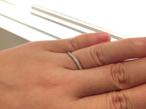 【festaria bijou SOPHIA(フェスタリア ビジュソフィア)の口コミ】 細めの幅のリングでウエーブがかかっているので、指馴染みがいいです。女…